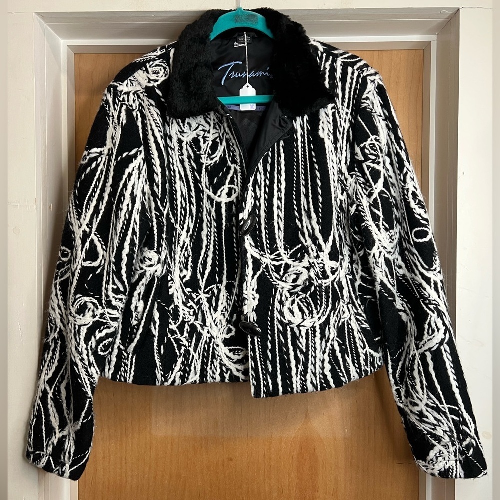 Tsunami Women’s Black and White Rope Print Jacket - Faux Fur Collar. Size: Large
